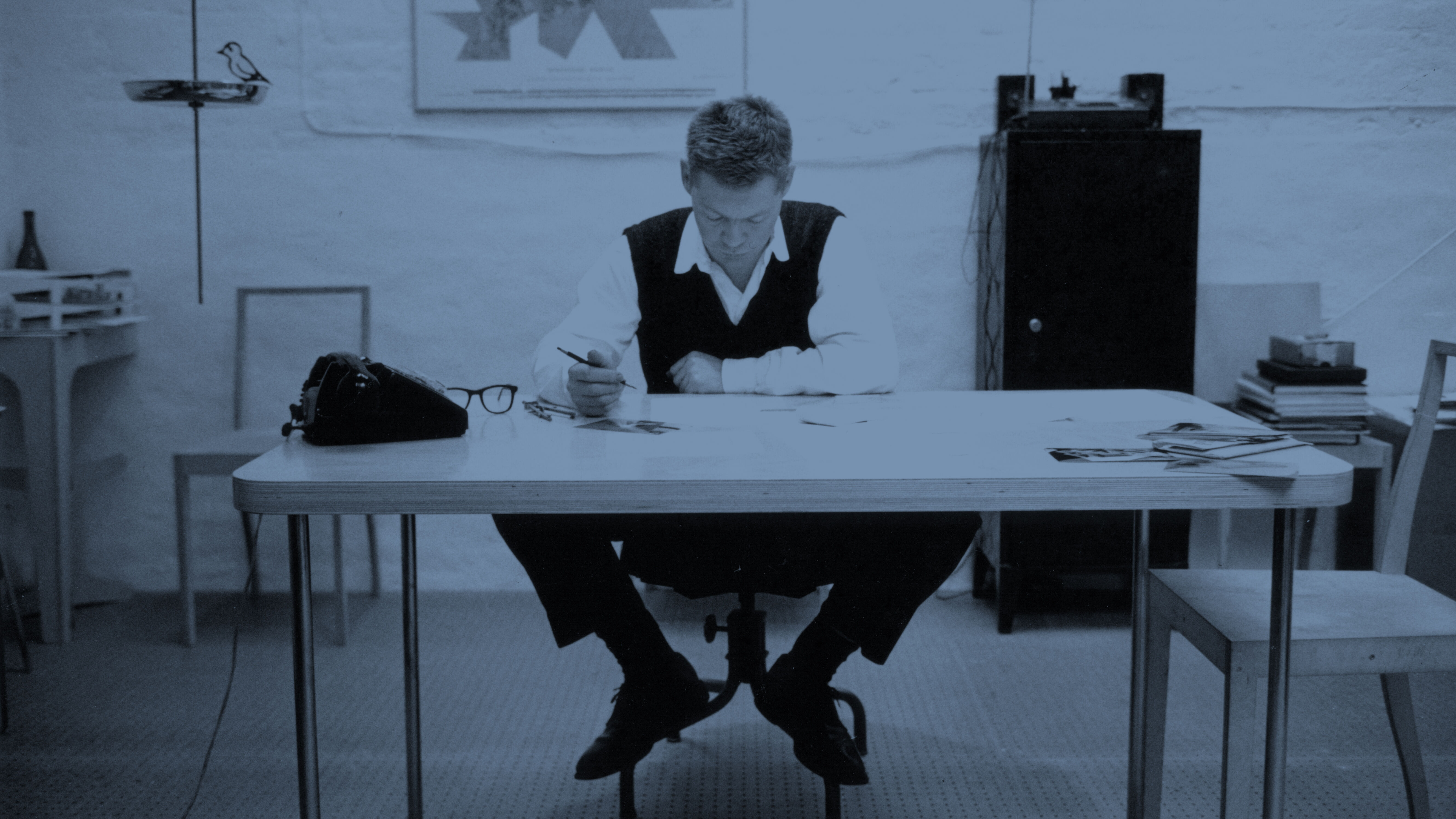 designers-jasper-morrison-flos-header-desk-00