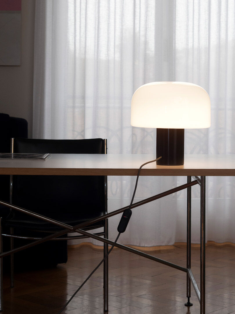 Hero_HP_M_BELLHOP_GLASS