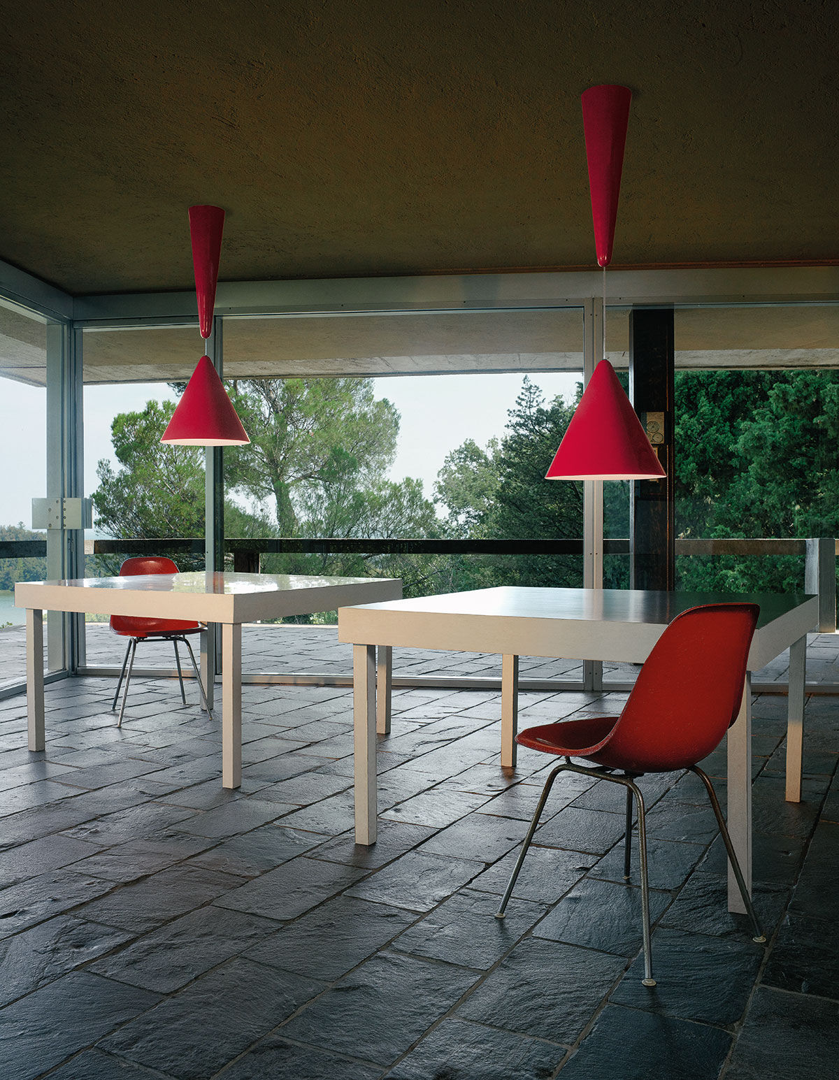 Diabolo Cherry Red_Suspension lamp_Casa la scala_Flos Stories2_FLOS