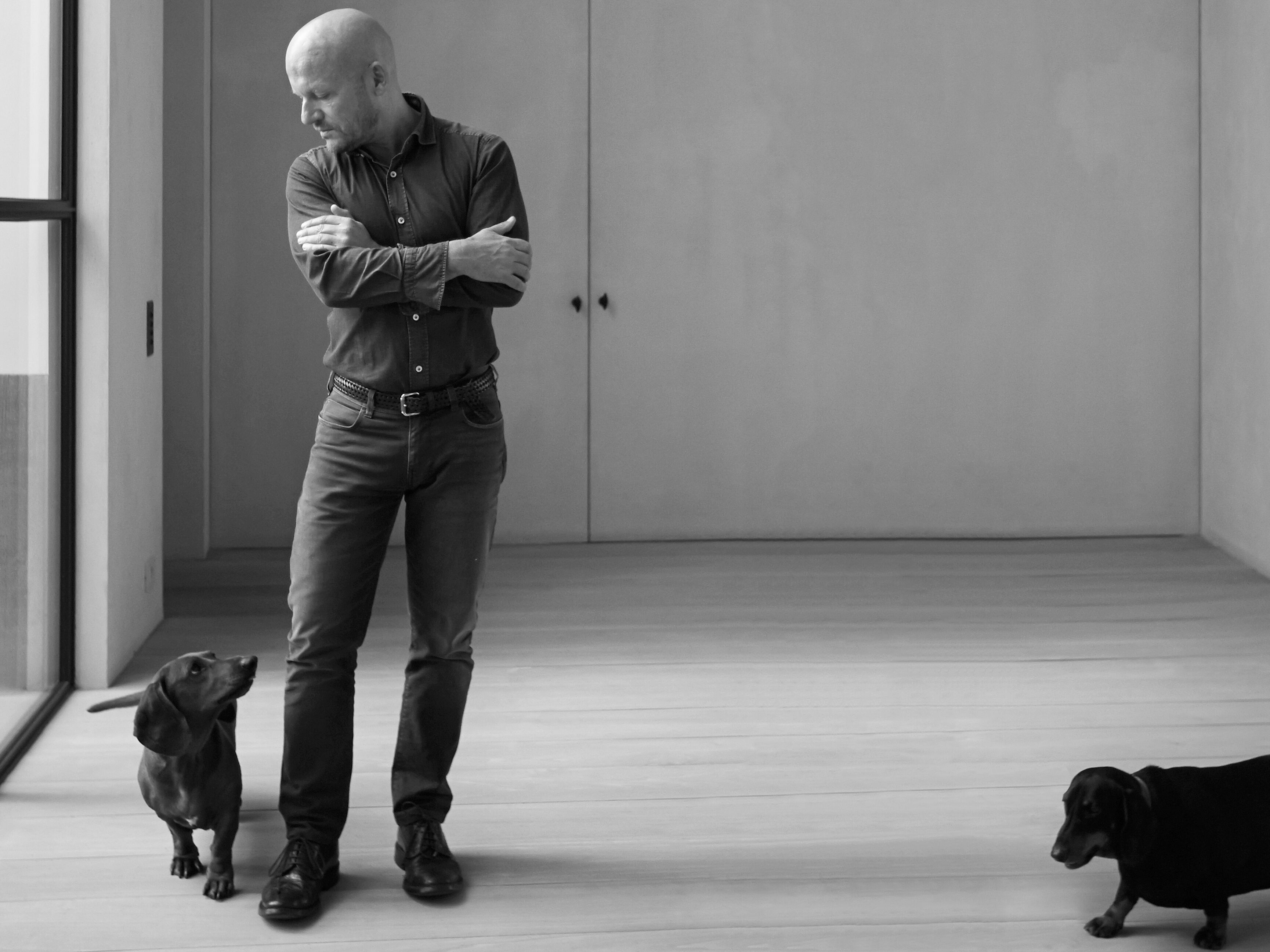 designers-vincent-van-duysen-flos-entrance-desk