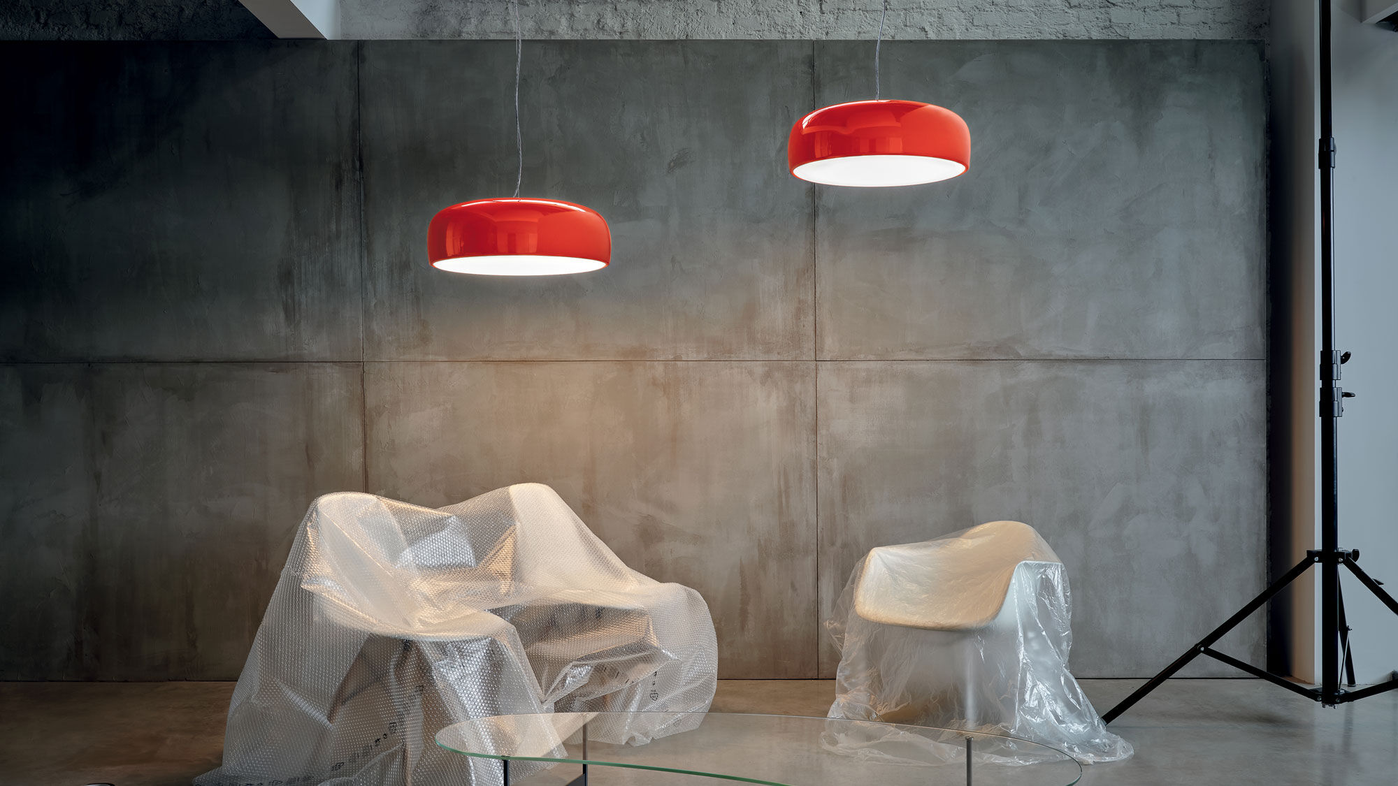 FLOS_Photographers-Home_Smithfield_Suspension-lamp_Hero